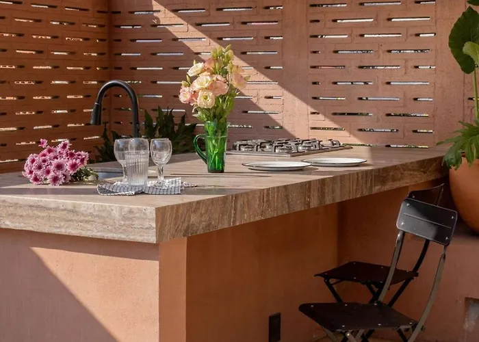 Boutique Loft + Rooftop In Historic